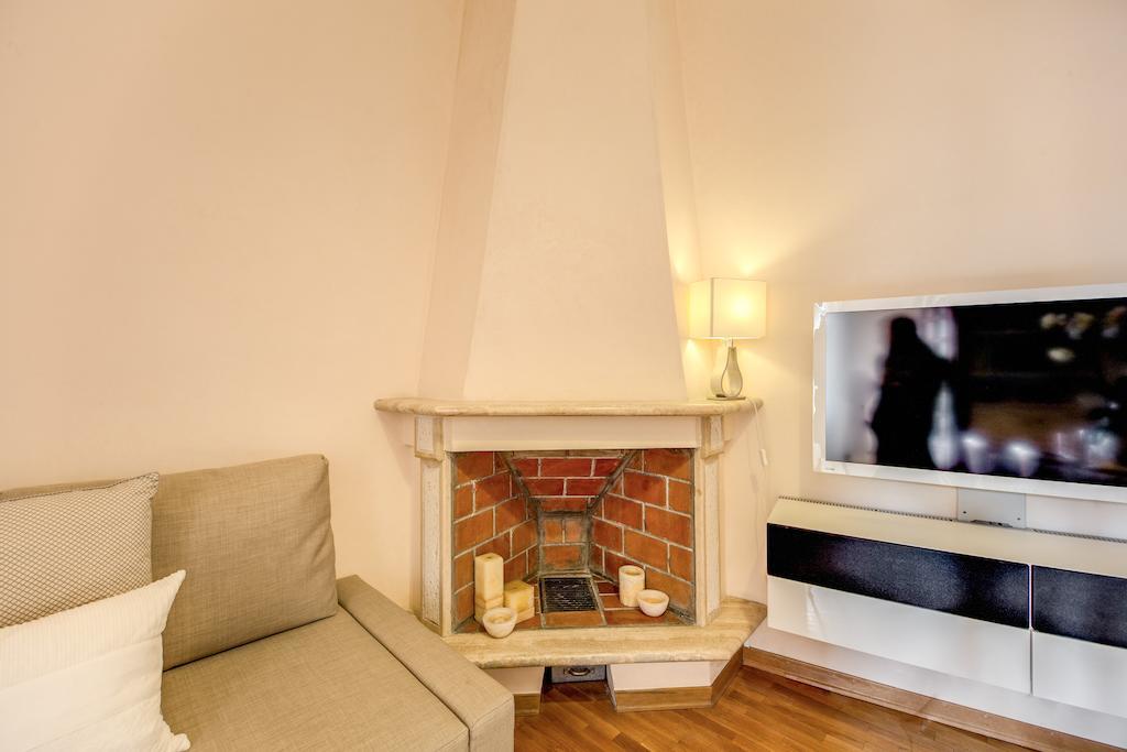 Elegant Apartment Behind The Colosseum Roma Exterior foto