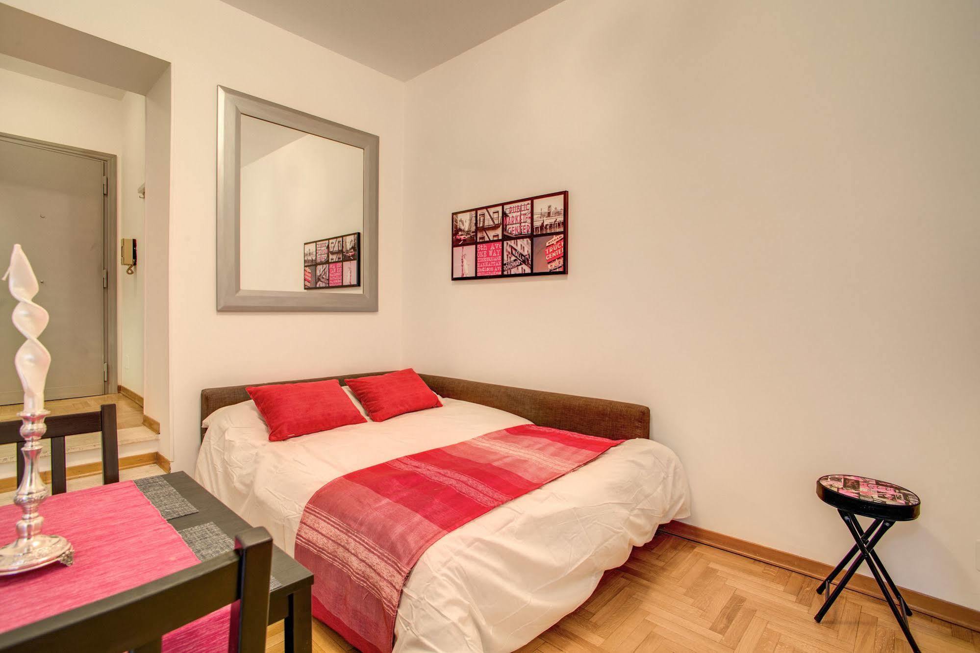 Elegant Apartment Behind The Colosseum Roma Exterior foto